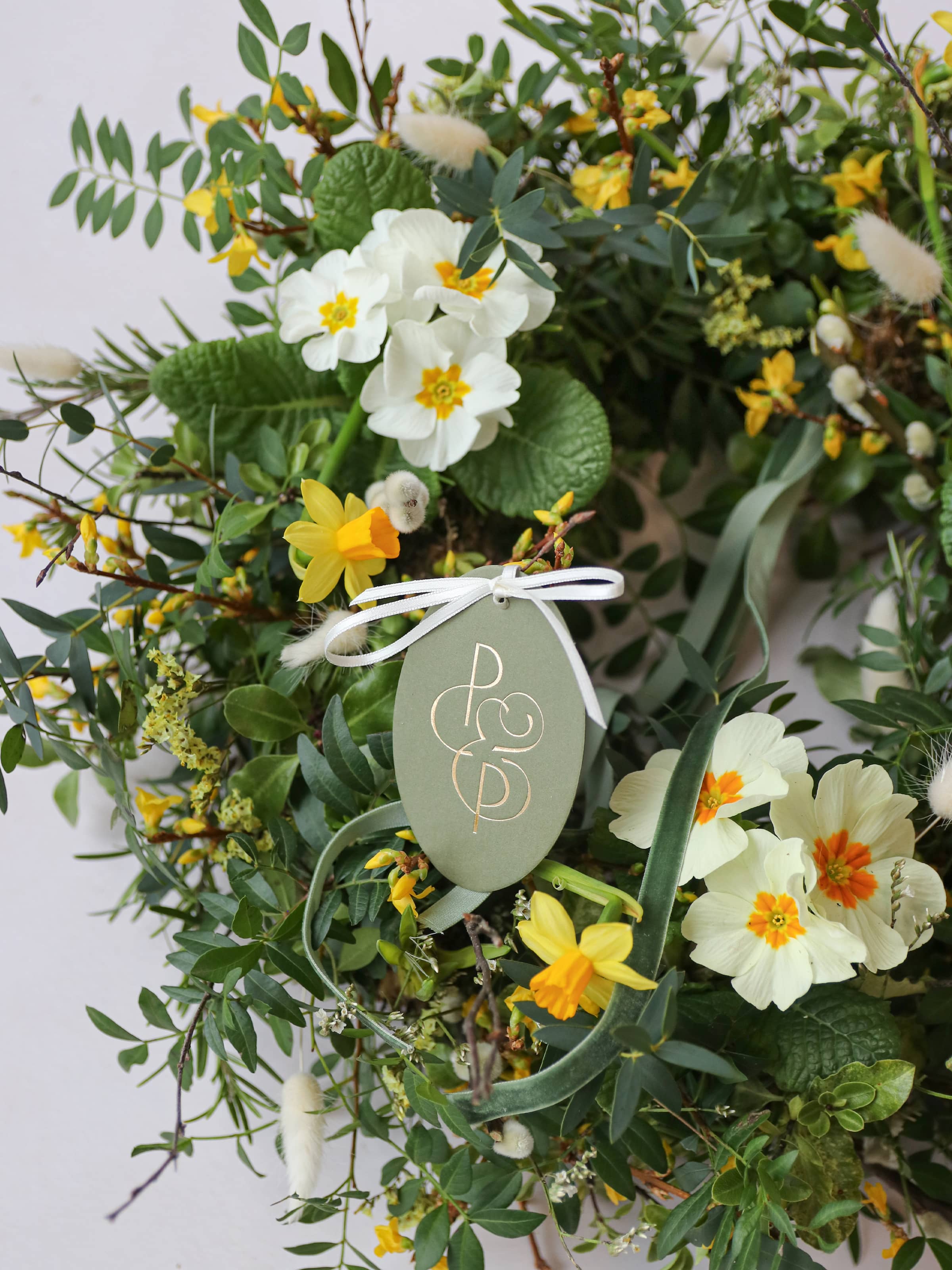 16" Yellow & White Spring Wreath
