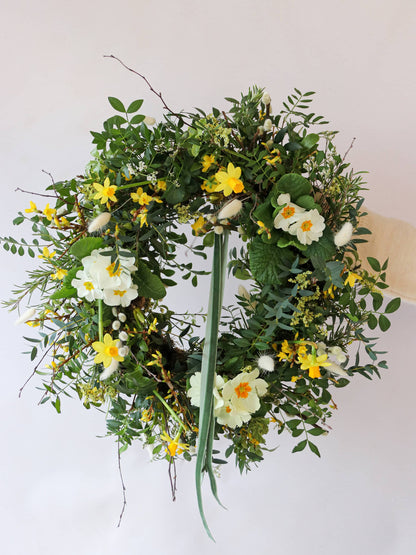 16" Yellow & White Spring Wreath