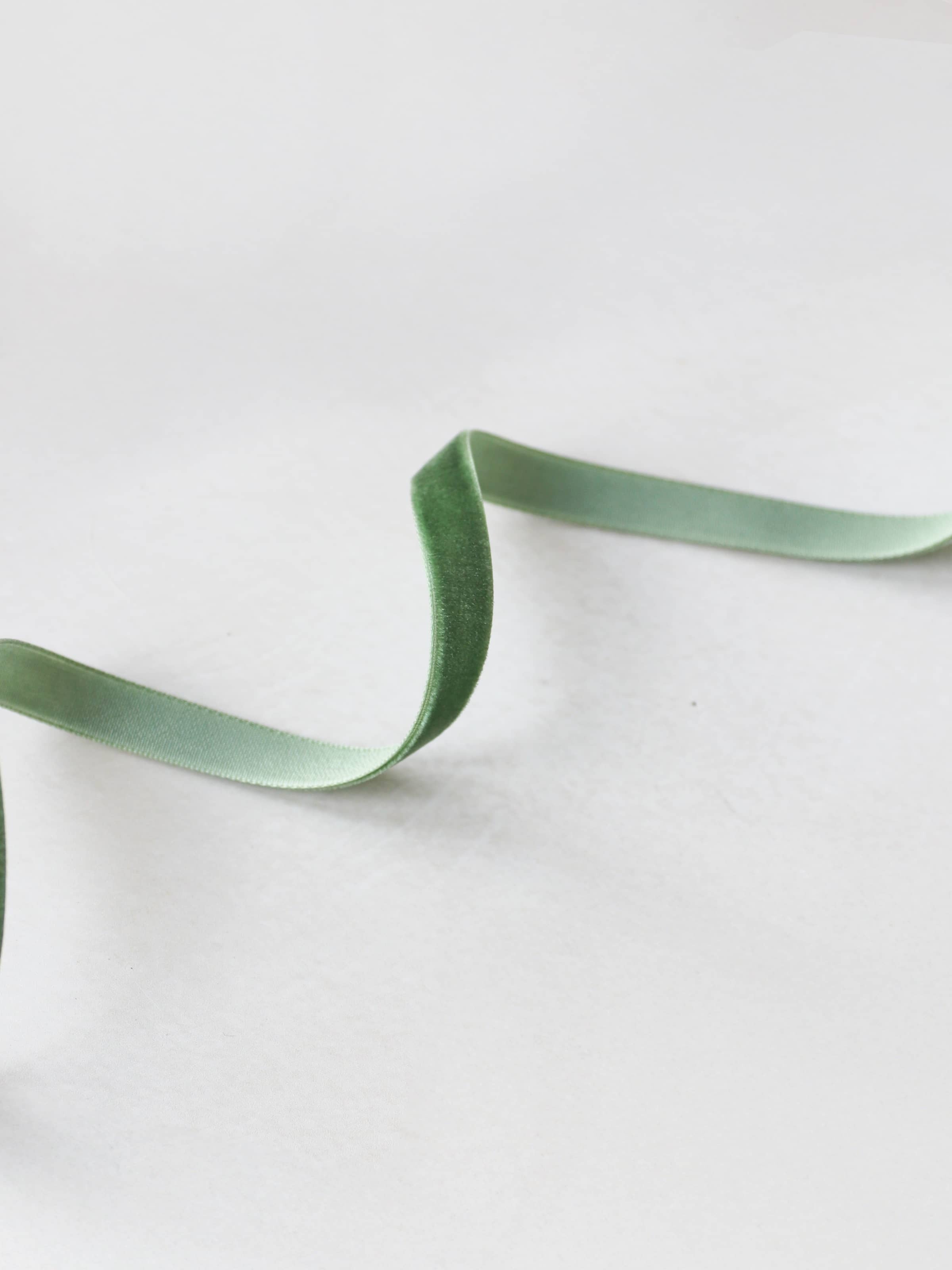 Thin Velvet Ribbon (1m)